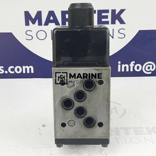 Mannesmann Rexroth 3WE 10 A31/CW220N9Z4 Directional Control Solenoid Valve