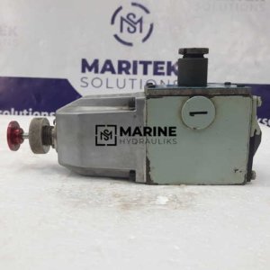 Kawasaki Rexroth 4WE10D-K10/LW100ND Hydraulic directional control valve