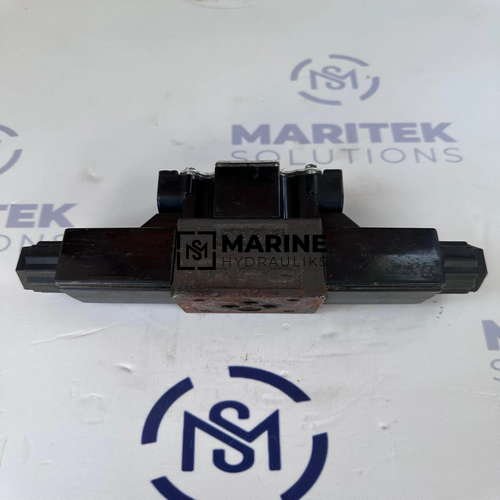 s-l1600 (24) Yuken DSG-01-3C4-A110-51T Solenoid-operated directional control valve