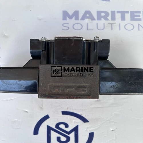 s-l1600 (26) Yuken DSG-01-3C4-A110-51T Solenoid-operated directional control valve